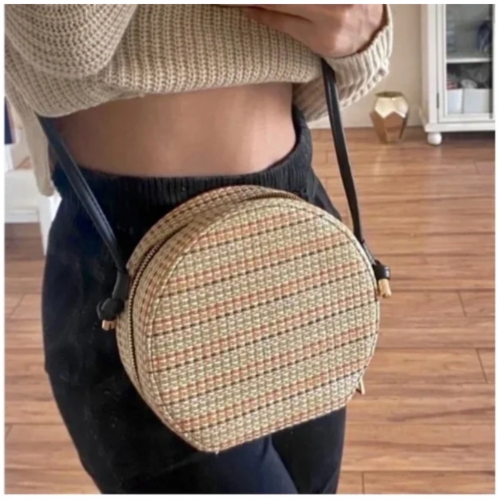 🪞 NEW zara round woven clamshell zip up mini crossbody handbag in multi color